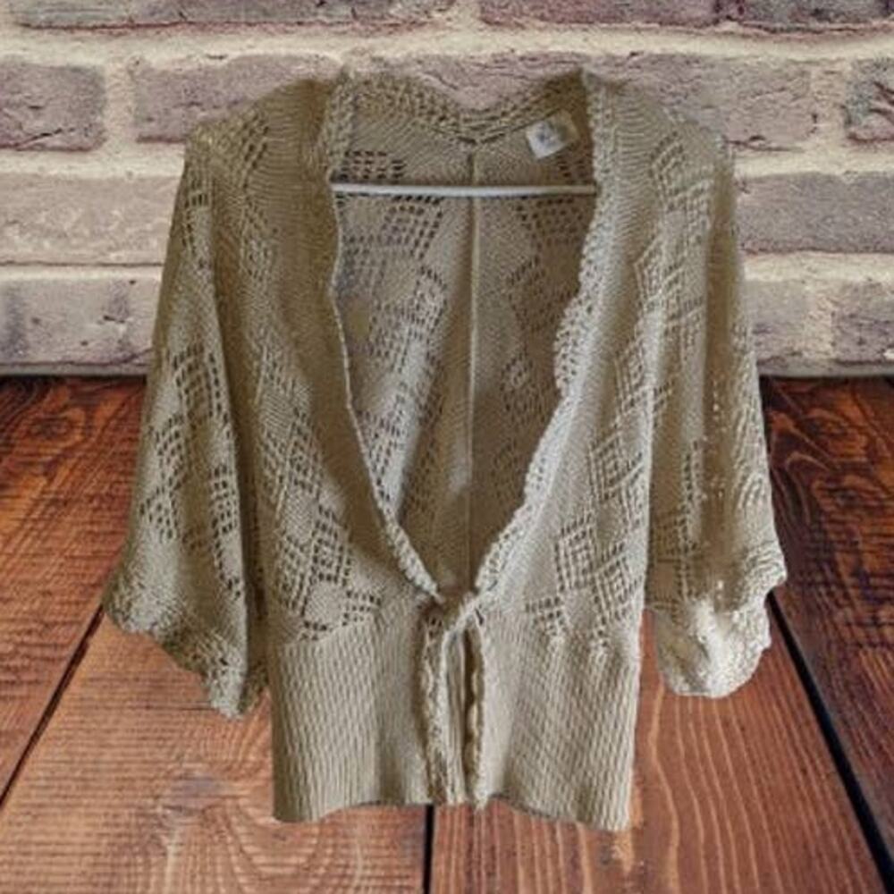 Yahada U.S.A. Medium crocheted tan single front tie sweater. Gently worn. Fall